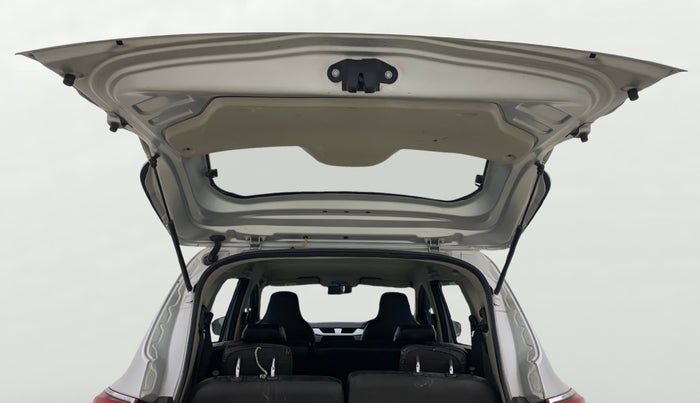 2020 Renault TRIBER RXZ, Petrol, Manual, 71,941 km, Boot Door Open