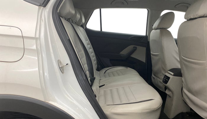 2022 Volkswagen TAIGUN COMFORTLINE 1.0 TSI MT, Petrol, Manual, 29,920 km, Right Side Rear Door Cabin