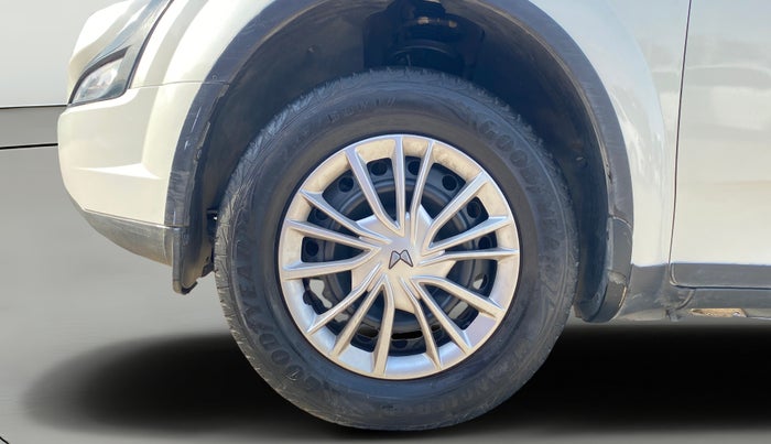 2017 Mahindra XUV500 W6, Diesel, Manual, 88,820 km, Left Front Wheel