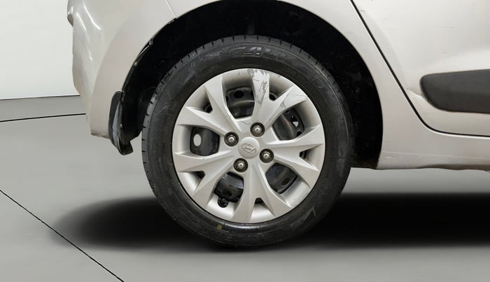 2013 Hyundai Grand i10 MAGNA 1.2 KAPPA VTVT, CNG, Manual, 68,714 km, Right Rear Wheel