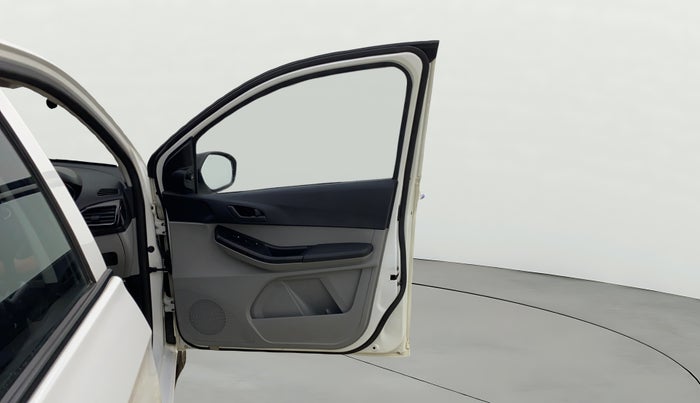 2022 Tata Tiago XT CNG, CNG, Manual, 99,275 km, RHS Front Door