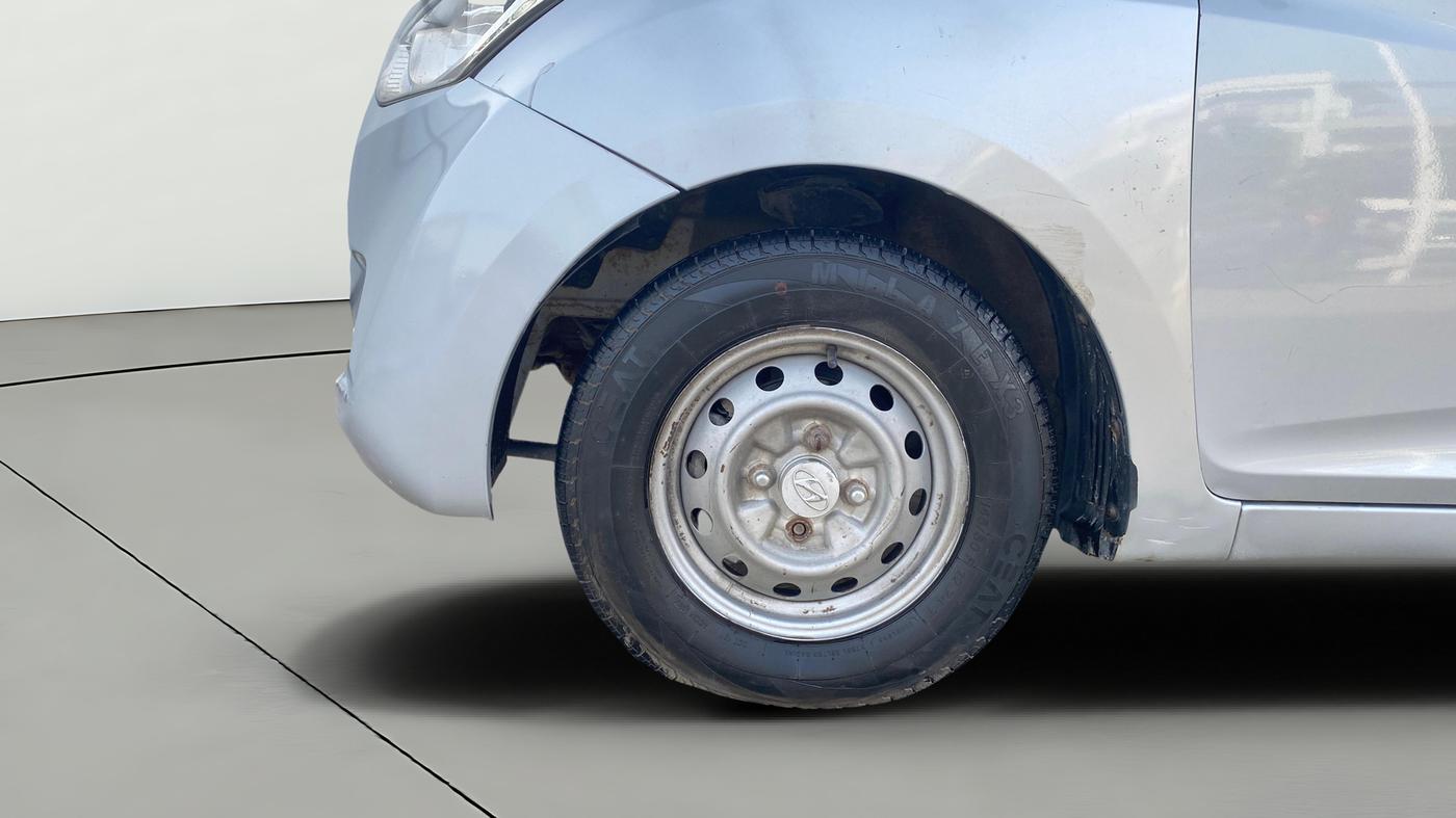2017 Hyundai Eon ERA +, Petrol, Manual, 70,339 km, Left Front Wheel