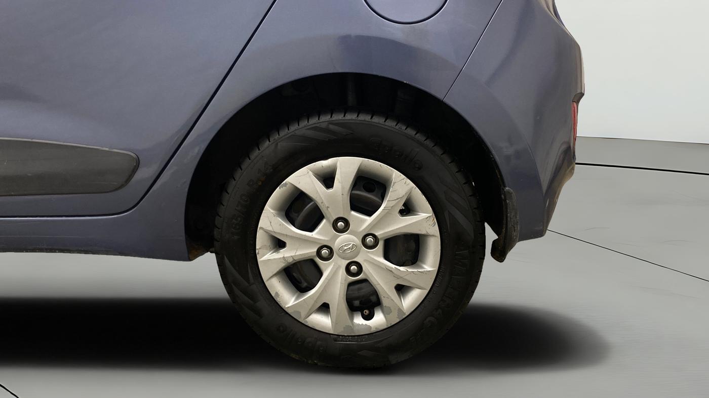 2015 Hyundai Grand i10 SPORTZ 1.2 KAPPA VTVT, Petrol, Manual, 1,40,829 km, Left Rear Wheel