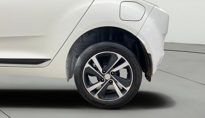 2022 Tata ALTROZ XZ PETROL, Petrol, Manual, 32,969 km, Left Rear Wheel