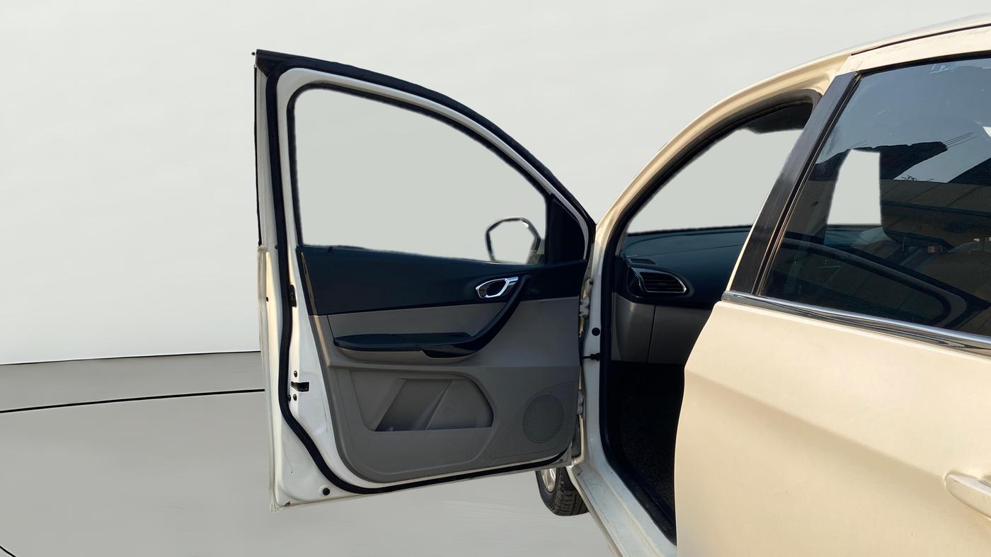 2018 Tata Tiago XZ PETROL, Petrol, Manual, 32,855 km, LHS Front Door
