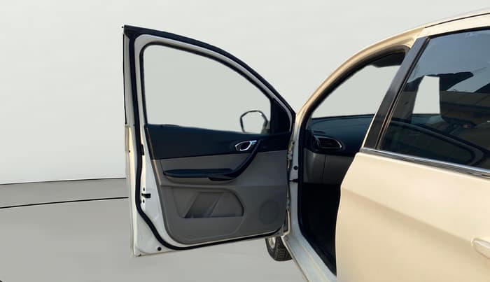 2018 Tata Tiago XZ PETROL, Petrol, Manual, 32,855 km, LHS Front Door