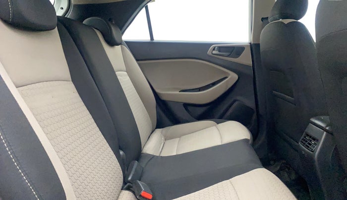 2016 Hyundai Elite i20 ASTA 1.2 (O), Petrol, Manual, 1,03,768 km, Right Side Rear Door Cabin