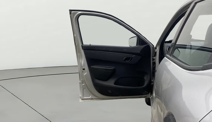 2018 Renault Kwid RXT 1.0 AMT, Petrol, Automatic, 68,300 km, LHS Front Door