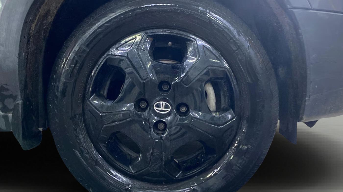 2024 Tata PUNCH ACCOMPLISHED MT CNG, CNG, Manual, 56,506 km, Right Front Wheel