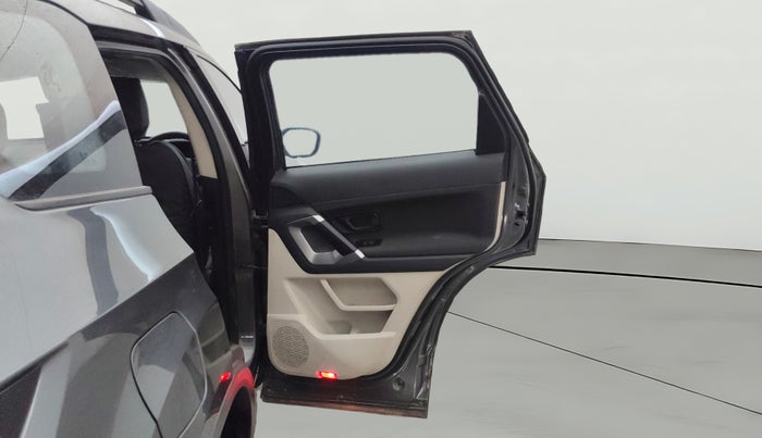 2022 Tata Safari XM, Diesel, Manual, 63,239 km, RHS Rear Door