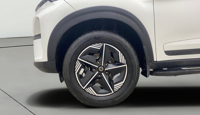 2023 Tata NEXON FEARLESS + SUNROOF DUAL TONE 1.2 PETROL, Petrol, Manual, 13,619 km, Left Front Wheel