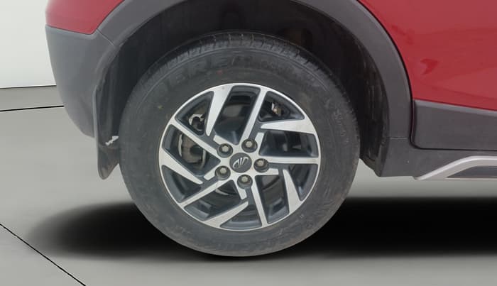 2022 Mahindra XUV300 W8 (O) 1.2 PETROL AMT, Petrol, Automatic, 12,444 km, Right Rear Wheel