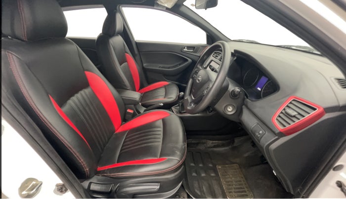 2019 Hyundai Elite i20 SPORTZ PLUS 1.2 DUAL TONE, Petrol, Manual, 24,581 km, Right Side Front Door Cabin