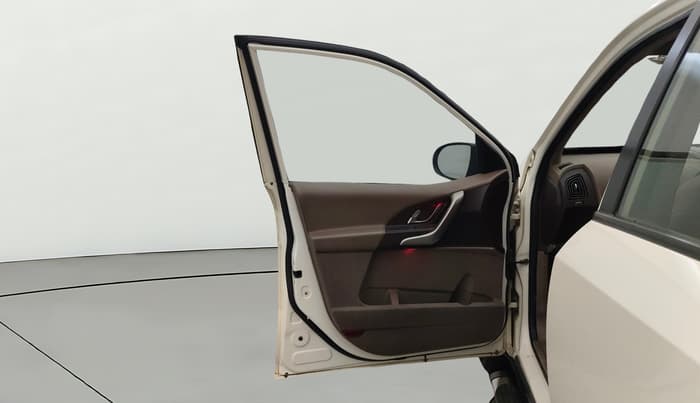 2014 Mahindra XUV500 W6, Diesel, Manual, 1,15,208 km, LHS Front Door