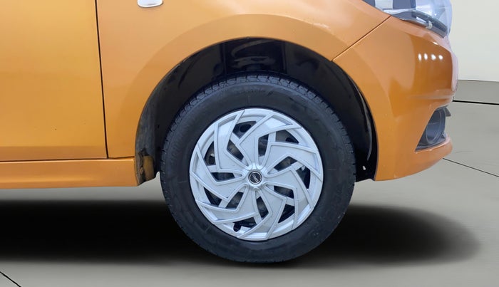 2016 Tata Tiago XT PETROL, CNG, Manual, 1,15,645 km, Right Front Wheel