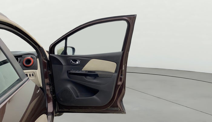 2018 Renault Captur RXT PETROL DUAL TONE, Petrol, Manual, 60,975 km, RHS Front Door