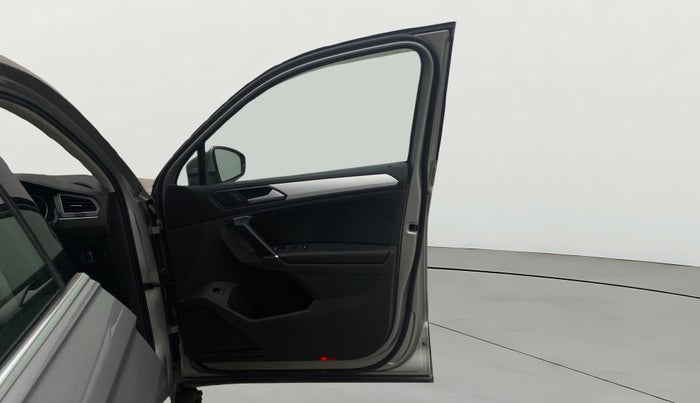 2017 Volkswagen TIGUAN COMFORTLINE TDI AT, Diesel, Automatic, 97,789 km, RHS Front Door