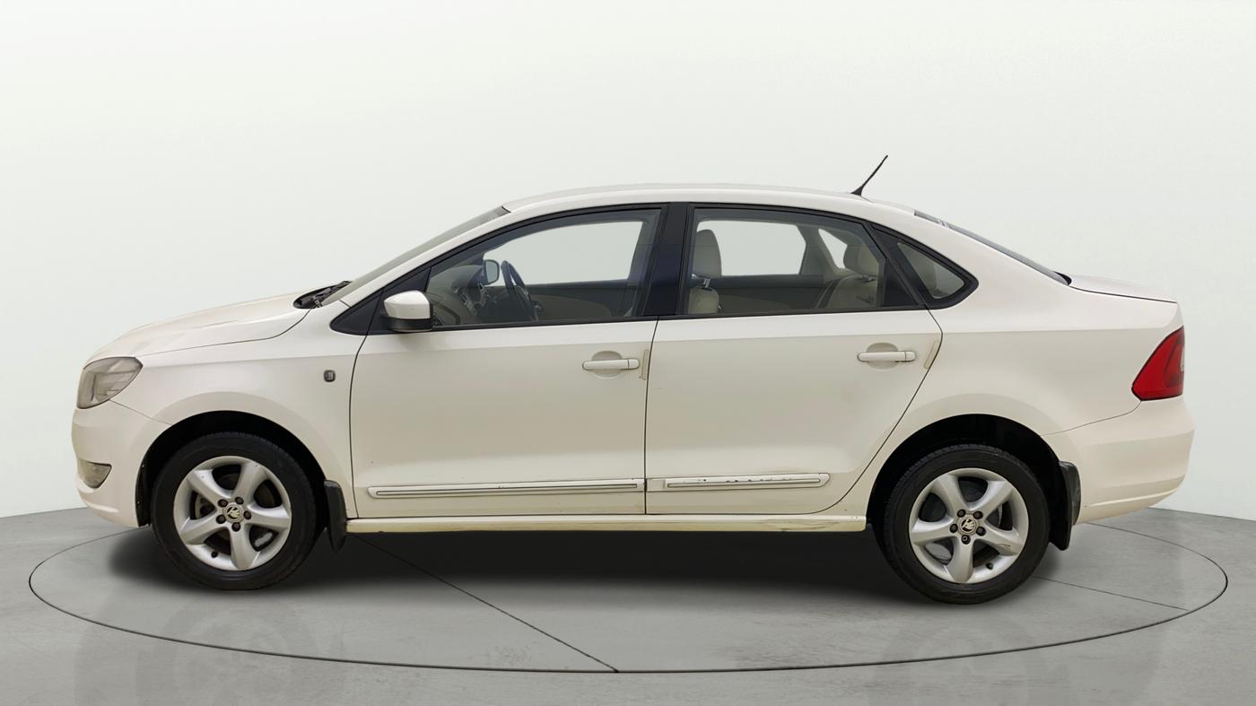 2014 Skoda Rapid ELEGANCE 1.6 MPI AT, Petrol, Automatic, 62,543 km, Left Side
