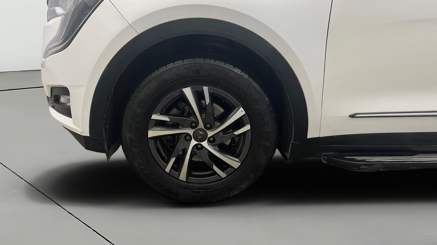2023 Mahindra XUV700 AX 5 P AT 5 STR, Petrol, Automatic, 11,182 km, Left Front Wheel
