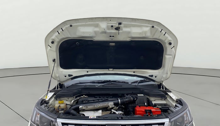 2023 Mahindra XUV300 W8 (O) 1.5 DIESEL AMT, Diesel, Automatic, 25,849 km, Open Bonet