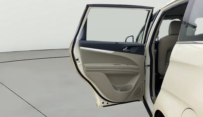 2018 Mahindra MARAZZO M8 7 STR, Diesel, Manual, 1,31,769 km, LHS Rear Door