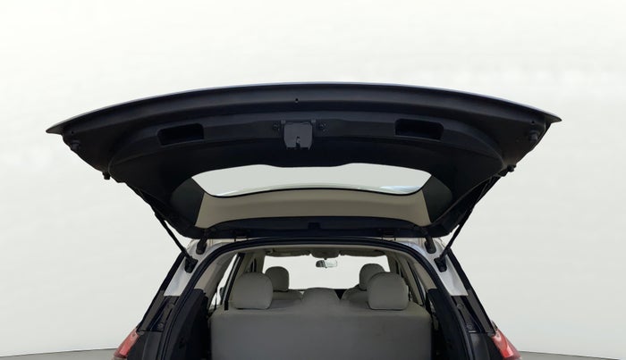 2022 Mahindra XUV700 AX 5 P MT 5 STR, Petrol, Manual, 52,998 km, Boot Door Open