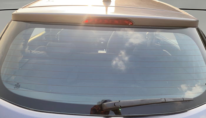 2017 Hyundai Elite i20 ASTA 1.2 (O), Petrol, Manual, 1,01,369 km, Rear Windshield