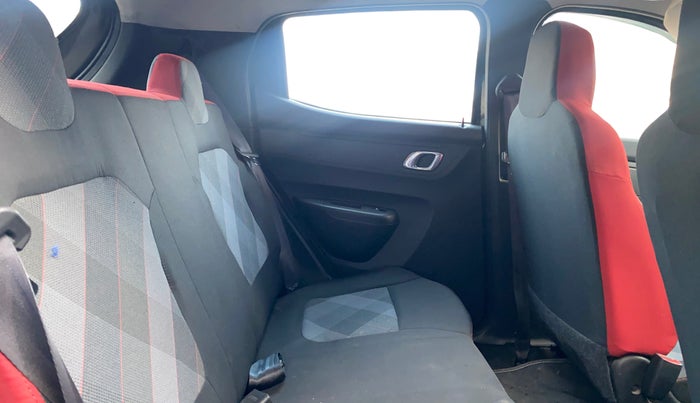 2020 Renault Kwid RXT 1.0 (O), Petrol, Manual, 22,444 km, Right Side Rear Door Cabin