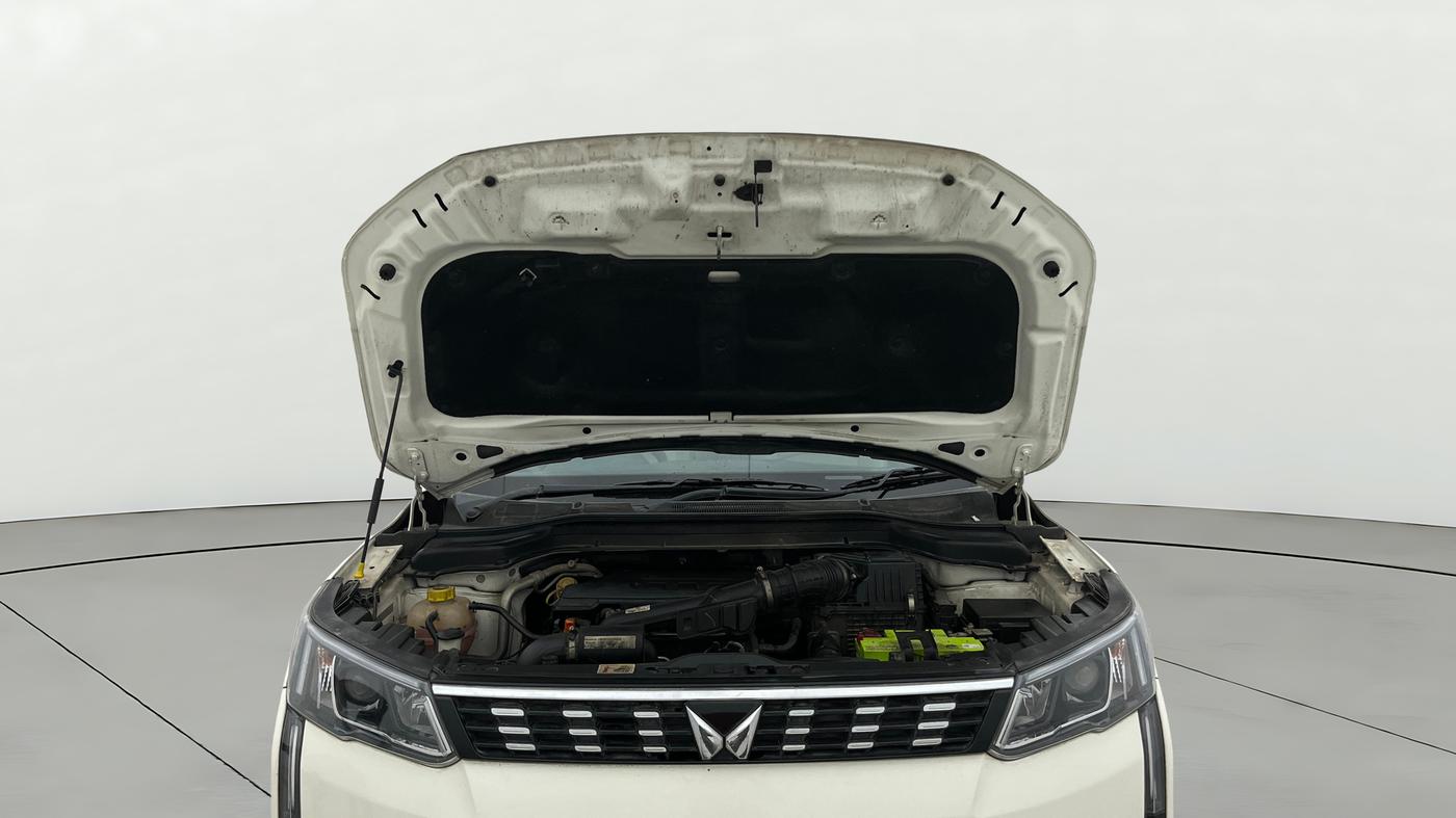 2023 Mahindra XUV300 W8 (O) 1.2 PETROL AMT, Petrol, Automatic, 44,587 km, Open Bonet