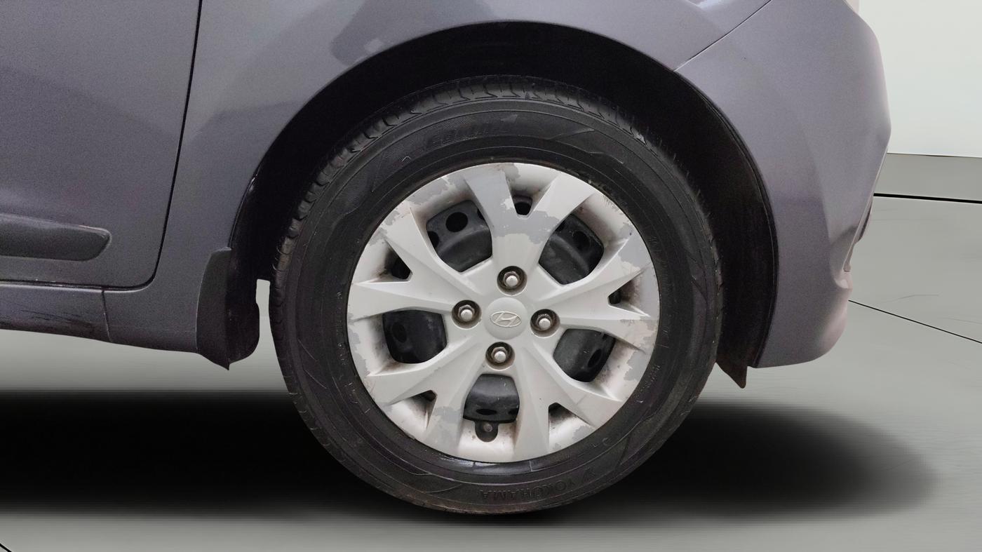 2014 Hyundai Grand i10 SPORTZ 1.2 KAPPA VTVT, Petrol, Manual, 80,957 km, Right Front Wheel