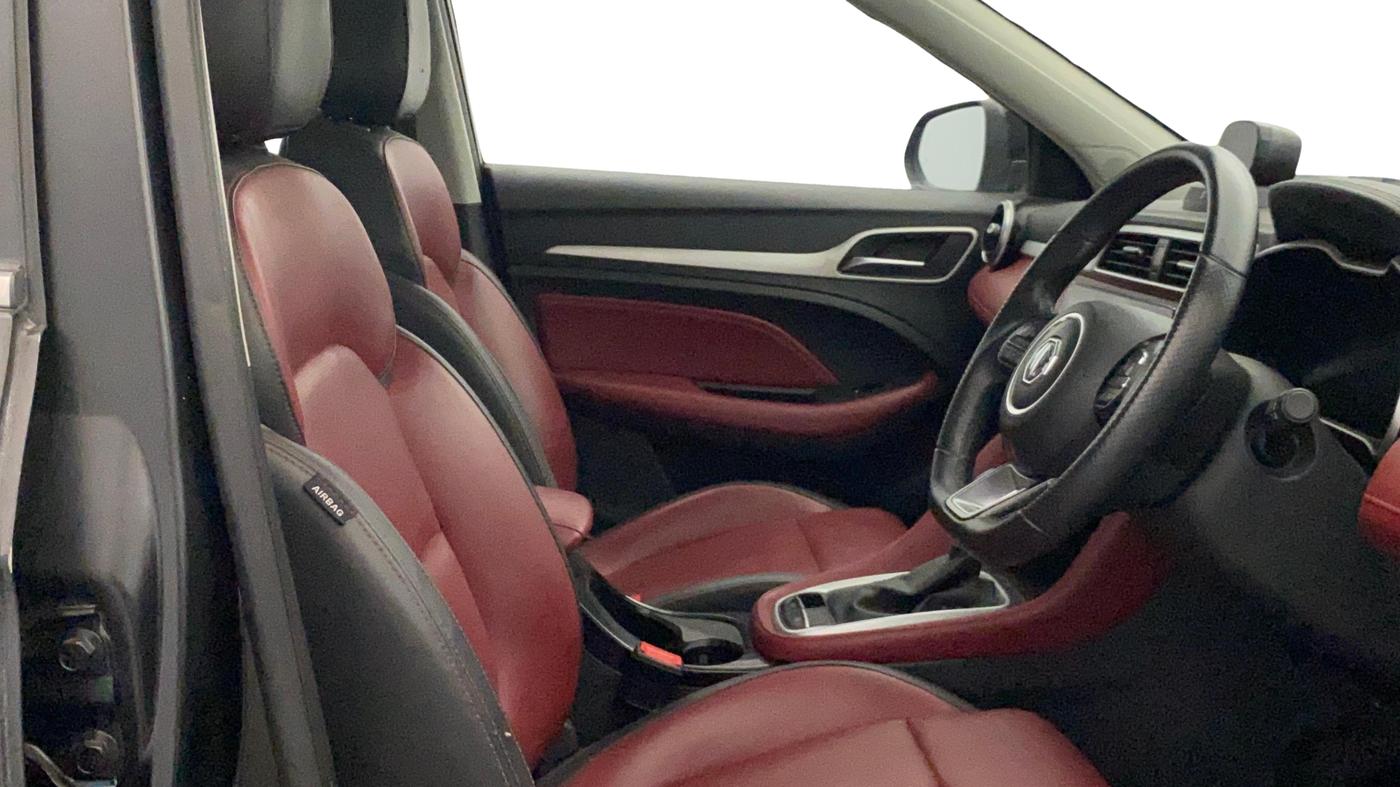 2022 MG ASTOR SAVVY 1.5 CVT S RED, Petrol, Automatic, 14,045 km, Right Side Front Door Cabin