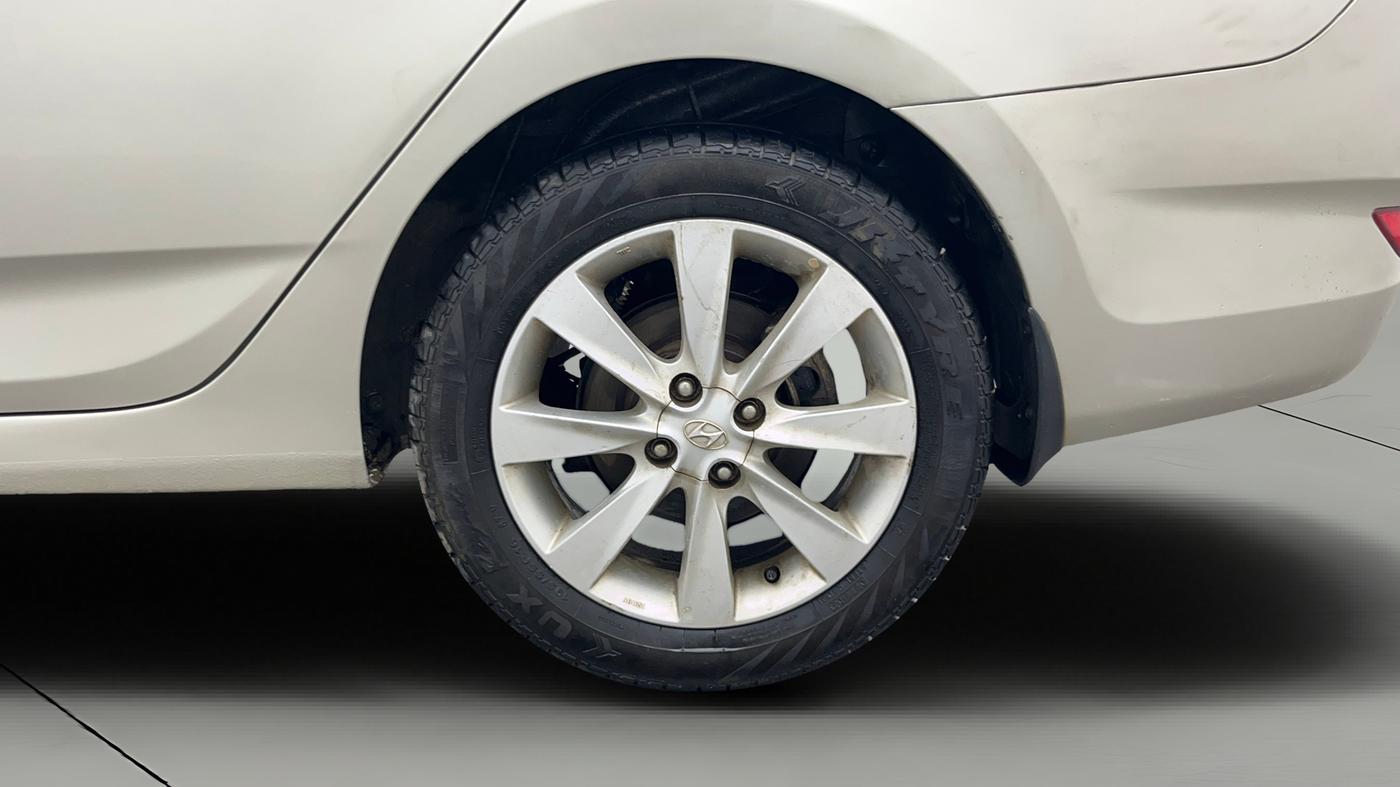 2012 Hyundai Verna FLUIDIC 1.6 VTVT SX, Petrol, Manual, 79,479 km, Left Rear Wheel
