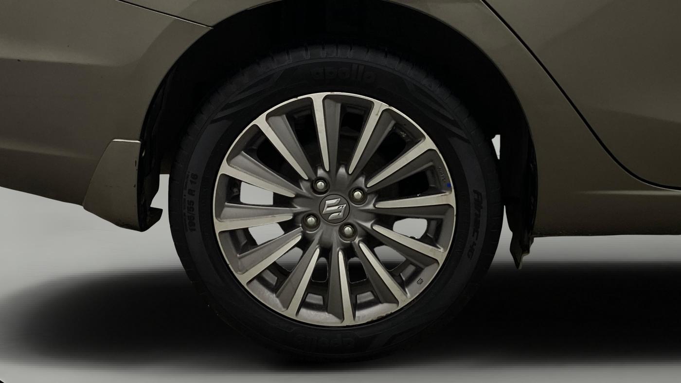 2019 Maruti Ciaz ALPHA  AT 1.5 SHVS PETROL, Petrol, Automatic, 66,671 km, Right Rear Wheel