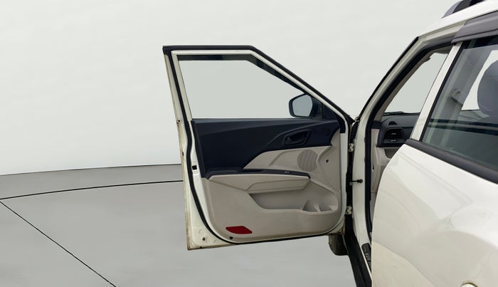 2023 Mahindra XUV300 W4 1.2 PETROL, Petrol, Manual, 14,651 km, LHS Front Door