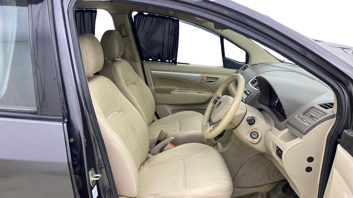 2018 Maruti Ertiga VXI CNG, CNG, Manual, 1,31,509 km, Right Side Front Door Cabin