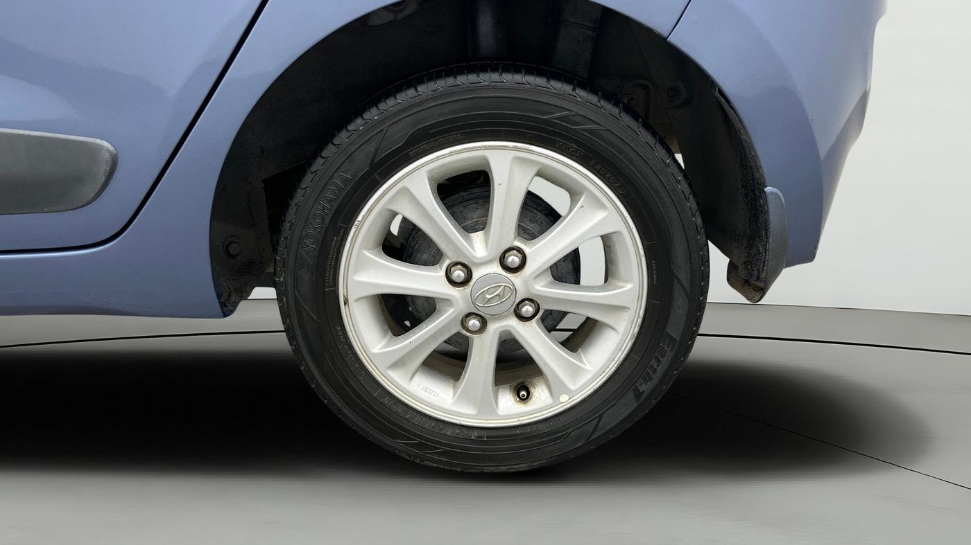 2014 Hyundai Grand i10 ASTA AT 1.2 KAPPA VTVT, Petrol, Automatic, 1,05,530 km, Left Rear Wheel