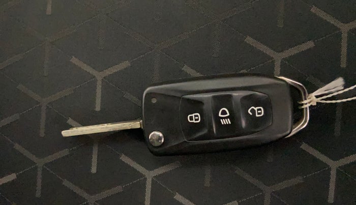 2022 Tata NEXON XM SUNROOF DIESEL, Diesel, Manual, 36,950 km, Key Close Up