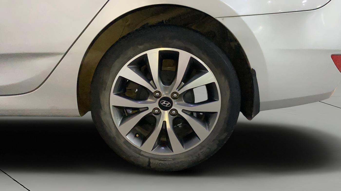 2015 Hyundai Verna FLUIDIC 4S 1.6 VTVT S(O), Petrol, Manual, 77,566 km, Left Rear Wheel