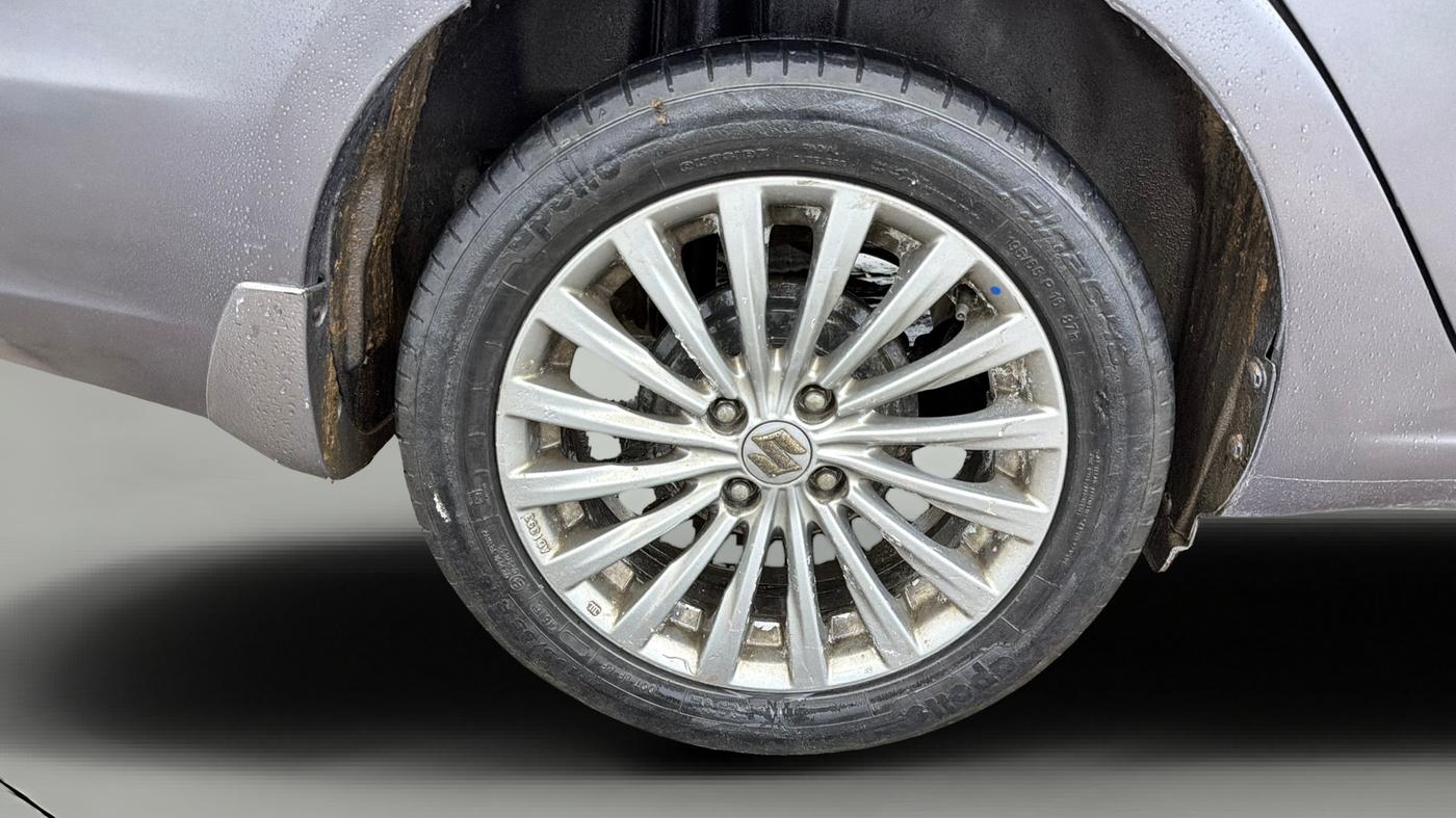2016 Maruti Ciaz ZXI+, Petrol, Manual, 50,796 km, Right Rear Wheel