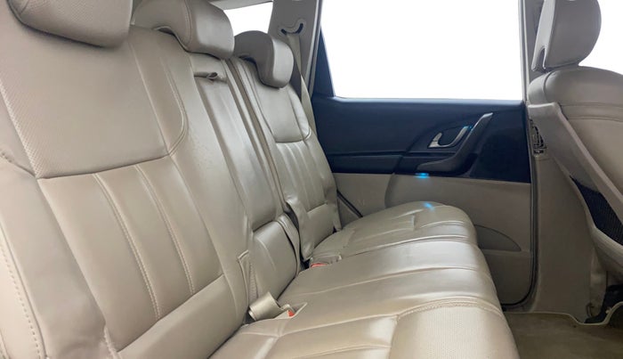 2017 Mahindra XUV500 W10 AT, Diesel, Automatic, 57,695 km, Right Side Rear Door Cabin