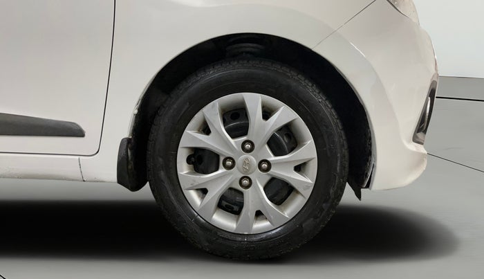 2016 Hyundai Grand i10 MAGNA AT 1.2 KAPPA VTVT, Petrol, Automatic, 72,832 km, Right Front Wheel