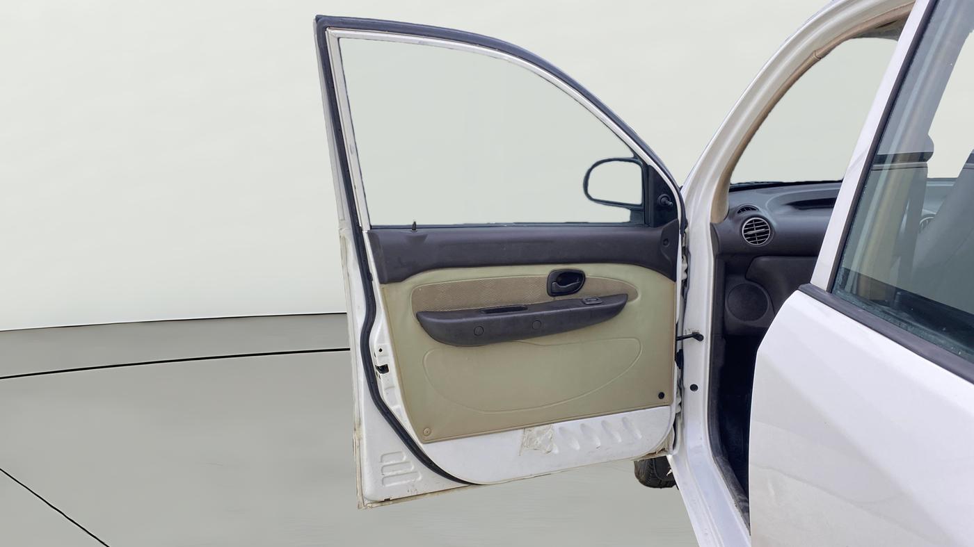 2013 Hyundai Santro Xing GLS PLUS AUDIO, Petrol, Manual, 1,00,248 km, LHS Front Door