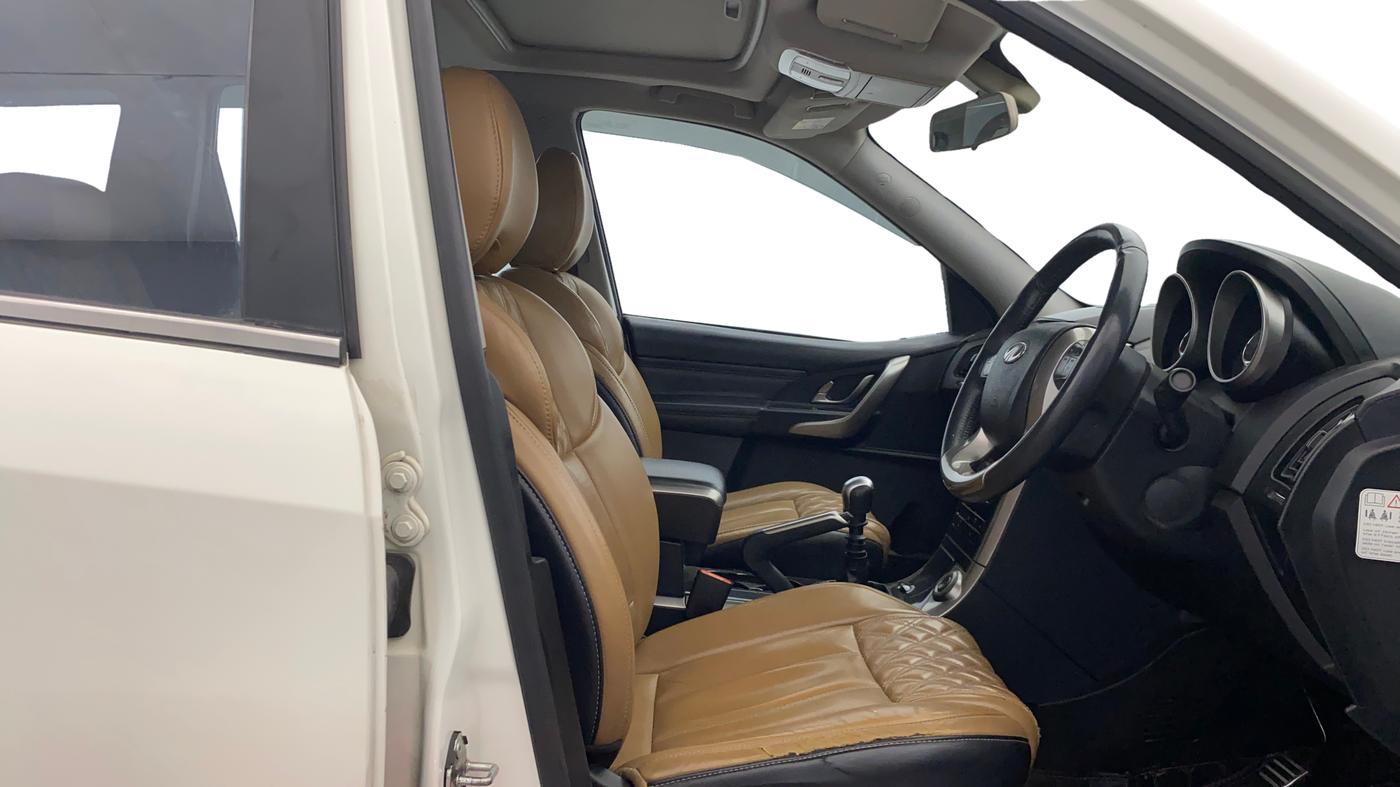 2020 Mahindra XUV500 W11, Diesel, Manual, 66,281 km, Right Side Front Door Cabin