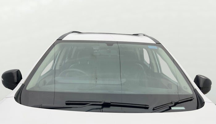 2023 Mahindra XUV700 AX 5 P AT 5 STR, Petrol, Automatic, 14,466 km, Front Windshield