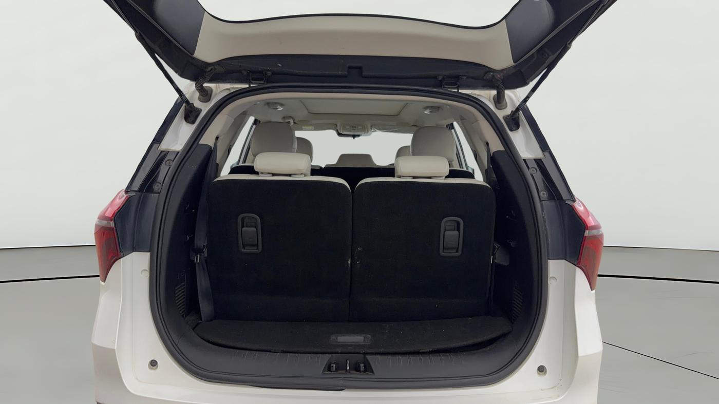 2021 Mahindra XUV700 AX 7 LUXURY P AT 7 STR, Petrol, Automatic, 38,127 km, Boot Open Zoomed View