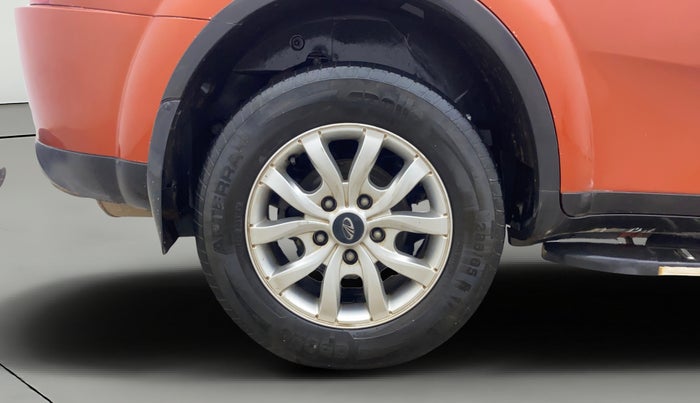 2016 Mahindra XUV500 W8, Diesel, Manual, 1,02,915 km, Right Rear Wheel