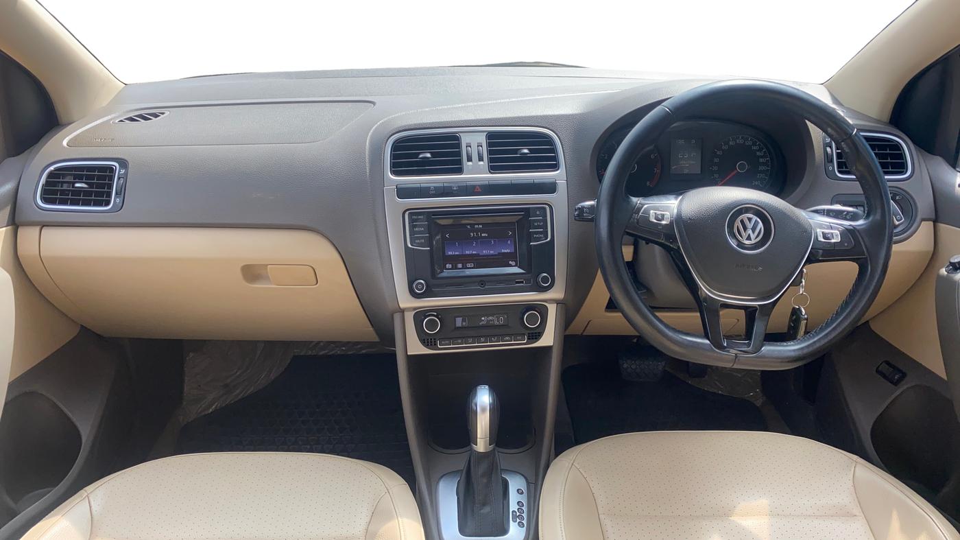 2016 Volkswagen Vento HIGHLINE PETROL AT, Petrol, Automatic, 56,101 km, Dashboard