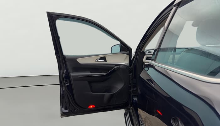 2023 Mahindra XUV700 AX 7 LUXURY D MT 7 STR, Diesel, Manual, 34,049 km, LHS Front Door
