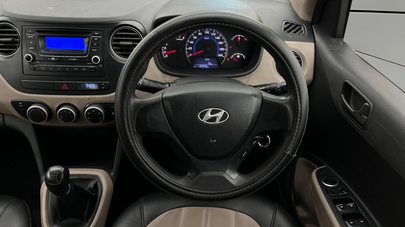 2015 Hyundai Grand i10 MAGNA 1.2 KAPPA VTVT, Petrol, Manual, 1,16,008 km, Steering Wheel Close Up