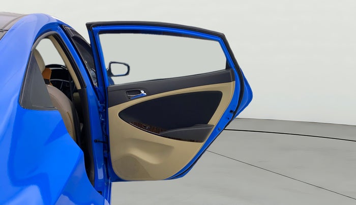 2014 Hyundai Verna FLUIDIC 1.6 VTVT SX, CNG, Manual, 58,980 km, RHS Rear Door